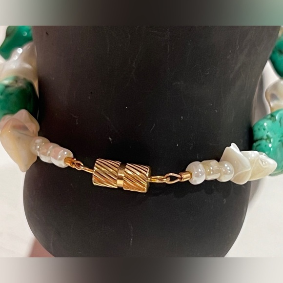 Green Turquoise and White Pearl Handmade Beaded Ankle Bracelet - Picture 3 of 6